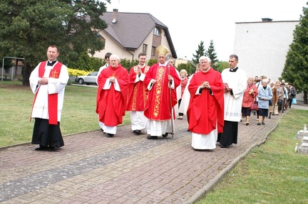 Procesja na cmentarz