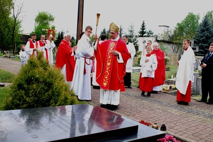 Nabożeństwo na cmentarzu