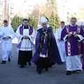 Procesja na cmentarz