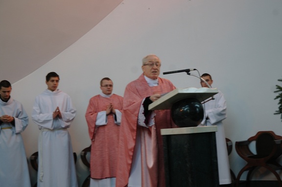 Uroczystości przewodniczy ks. proboszcz (2)