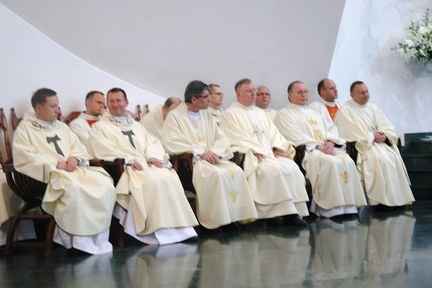 Kapłani  koncelebrujący Mszę Świętą