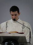 Diakon czyta Ewangelię